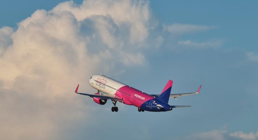 Itt a nagy bejelentés, reagált a WizzAir a járattörlési hullám hírére