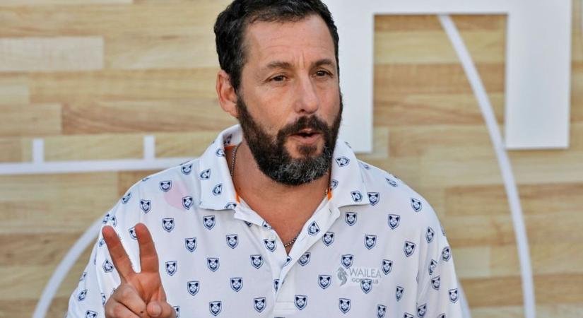 Mégis mit művel Adam Sandler? Szégyent hoz a feleségére az internetezők szerint