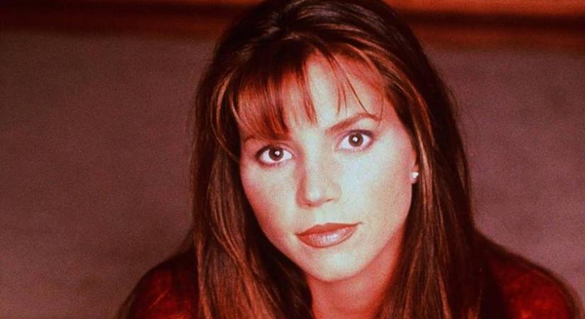 A Buffy, a vámpírok réme dögös sztárja volt: 55 évesen vörös bikiniben ma is észbontó