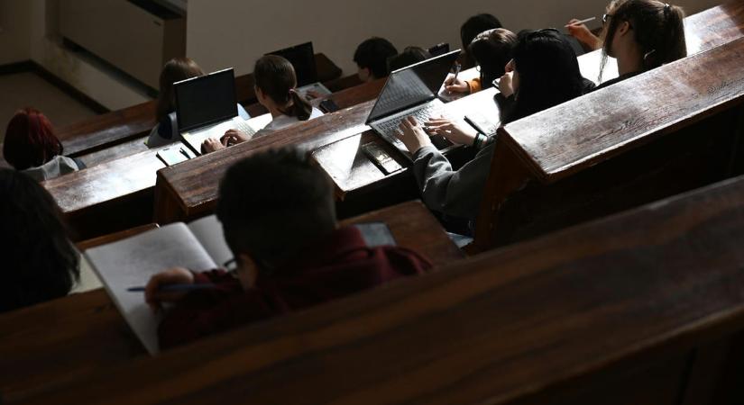 Folyamatosan nő az estin, levelezőn vagy távoktatásban tanuló hallgatók száma