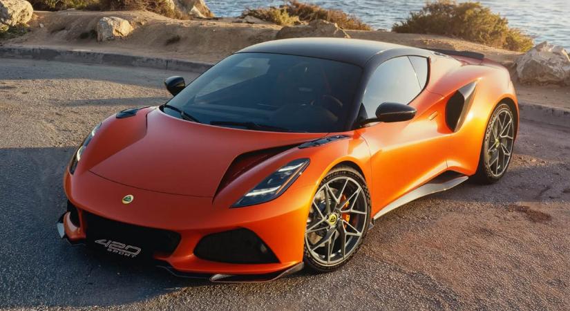 Erősebb és könnyebb lett a Lotus benzines kis élményautója