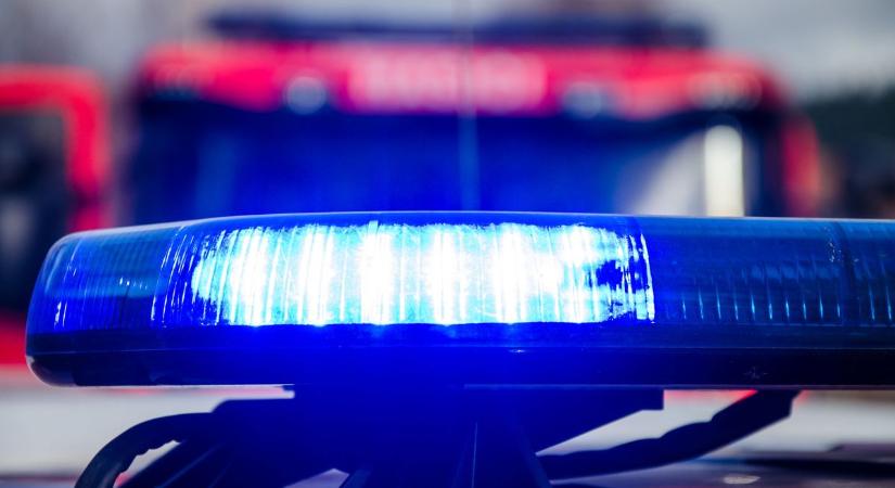 Szalagkorlátnak ütközött egy autó az M44-esen