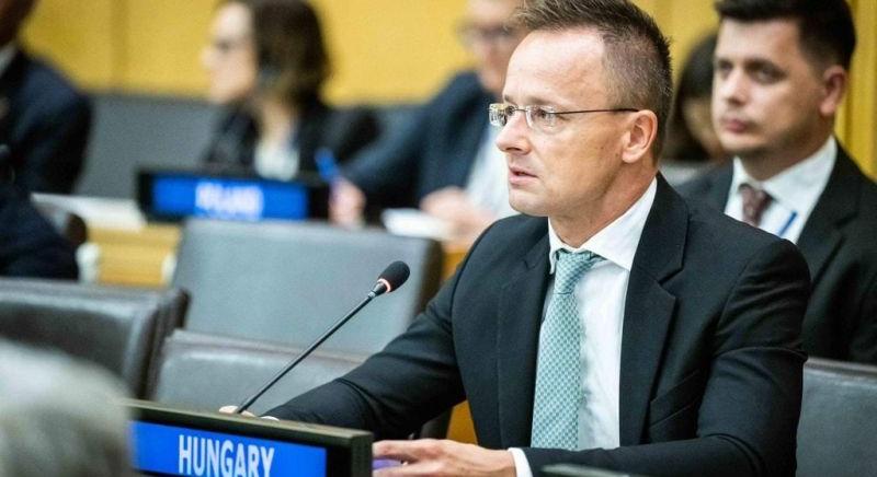 1500 diplomatat-útlevelet adott ki a Fidesz, Szjjártó szerint törvényesen