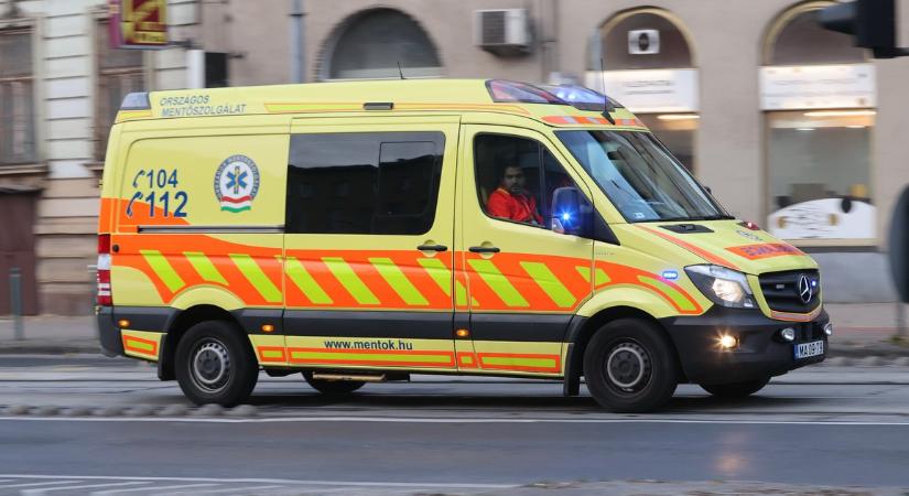 Súlyos baleset történt: diákokkal teli busz rohant bele egy kisbuszba, 11 embert szállítottak kórházba