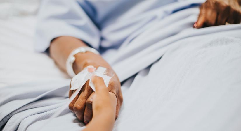 Tragédia a Tescoban: egyetlen fánk miatt állt le 23 percre a biztonsági őr szíve