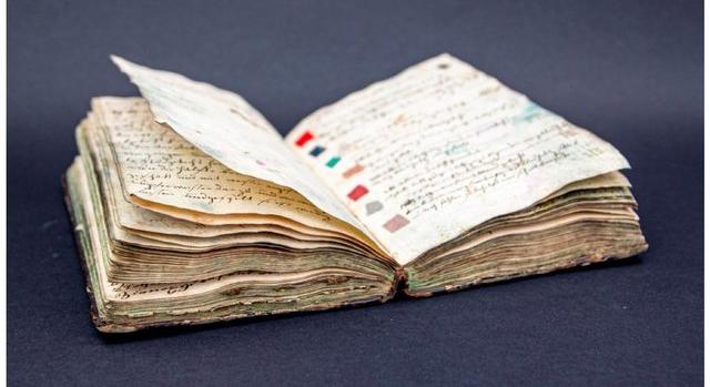 Különleges színrecepteket rejtett egy 19. századi textilfestő jegyzetfüzete