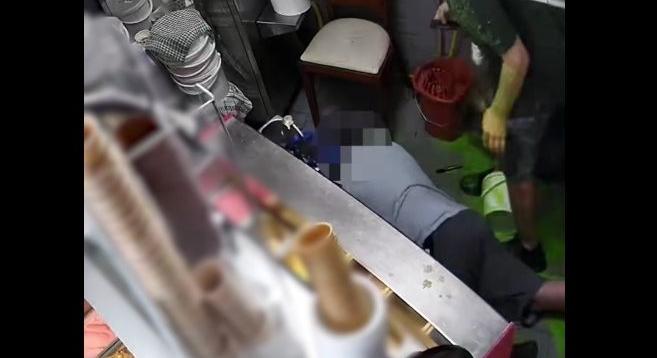Lökdösték, rugdosták a fagyist, aztán jött a zöldalma sűrítmény, ami mindent megváltoztatott – videóval