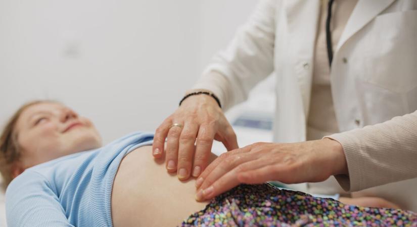 Orvoshiány miatt ismét gyógyíthat a védőoltási botrányba keveredett doktornő