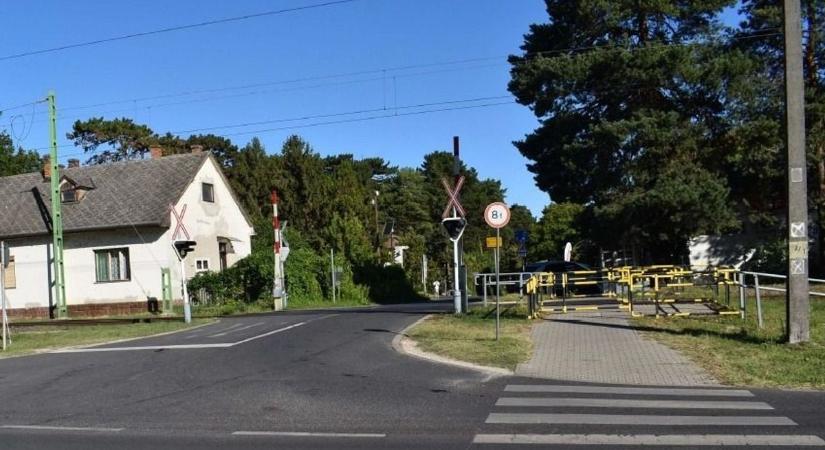 Vádat emeltek a gyalogosgázoló autós ellen, egy balatonfenyvesi zebrán ütött el egy járókelőt
