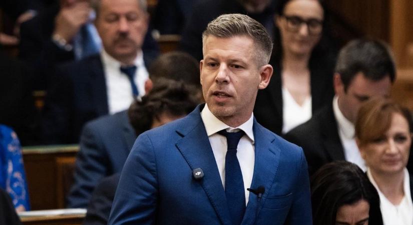 Üzentek Magyar Péternek a polgármesterek: átgondolatlan az illetmények csökkentése, feszültségeket okozna