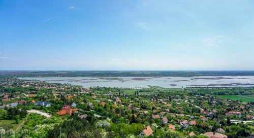 Áprilisban is gyengébben teljesített a hazai turizmus