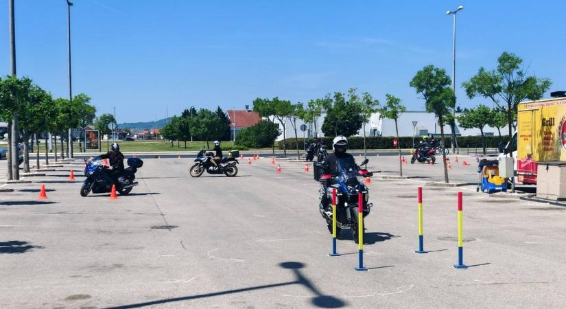 Tapolcán többen is próbára tették tudásukat a motoros tréningen (galéria  videó)