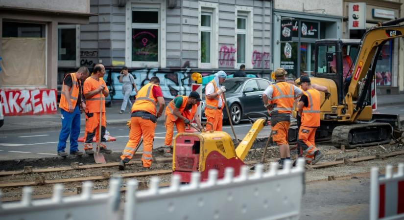 Először látható igazán a csökkenő népesség a magyar munkaerőpiaci számokon