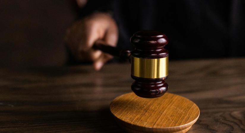 Vádat emeltek a sülysápi gyerekrabló ellen: nem csak autólopás miatt kell bíróság elé állnia