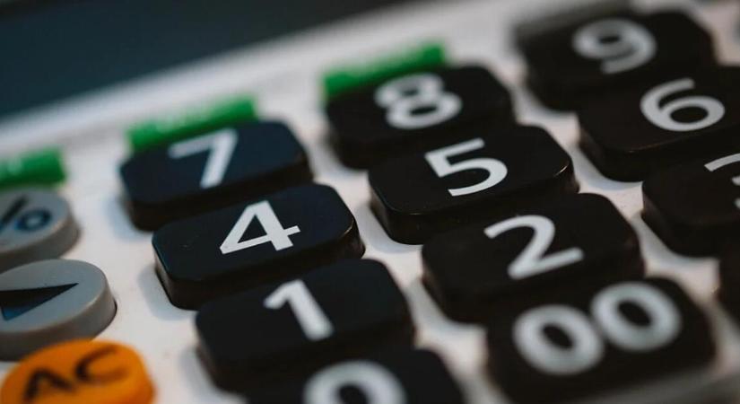 Rengetegen bízták teljesen a NAV-ra az adóbevallásukat