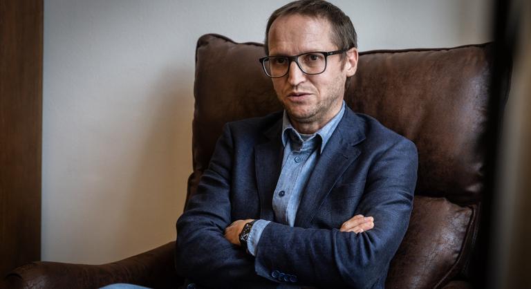 Radikális szakítást sürgetnek az eddigi kultúrpolitikával, beszántanák Demeter Szilárd ügynökségét