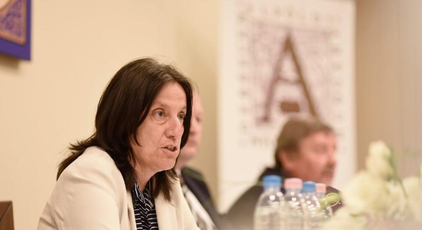 Nyugdíjba megy a Klebelsberg Központ elnöke, miközben átalakítanák a rendszert