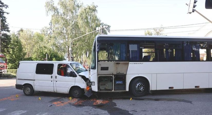 Minden szülő rémálma: pár utcára voltak iskolájuktól az Encsen karambolozó gyerekek – videóval