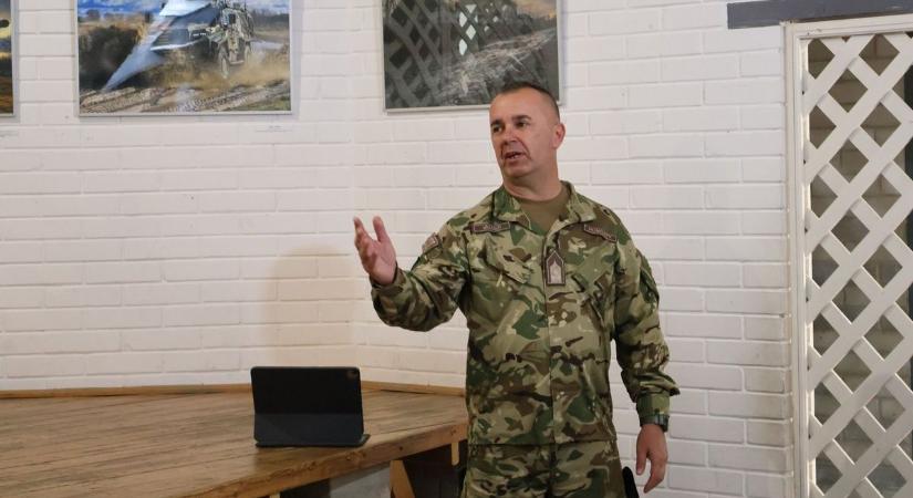 Nem mindennapi pillanatok a hadgyakorlatok mögött: különleges világ tárul fel a tárlaton