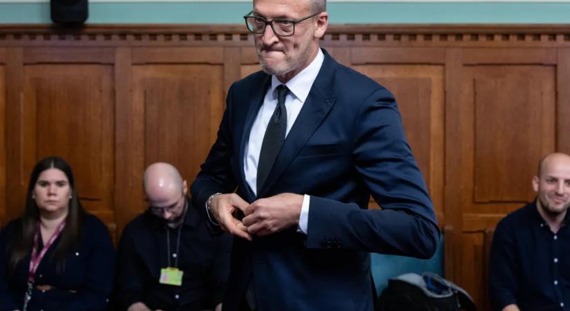 Tarr Zoltán videóján látszik, hogy ledarált iratokkal teli zsákok várták a NAV nyomozóit a kulturális minisztériumban
