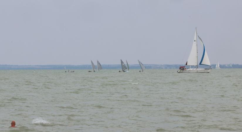 Több mint 100 km/órás széllökéseket mértek a Balatonnál, a fővárosban megdőlt a melegrekord