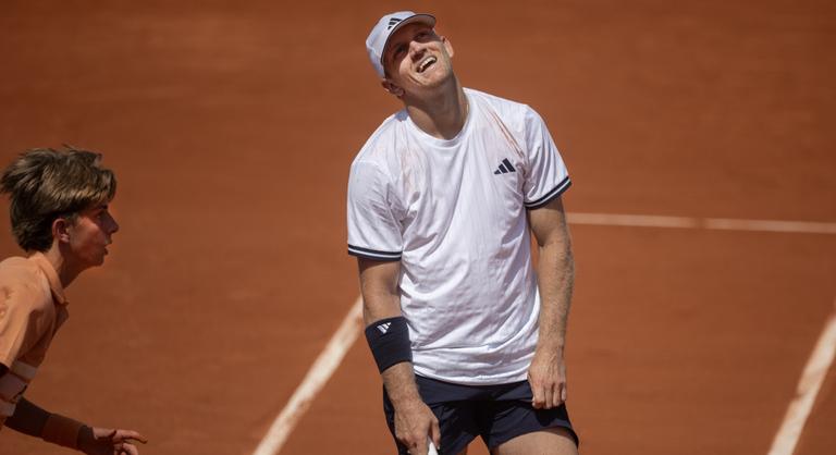 Különös szakítás a Roland Garroson: első fordulós győzelme után lépett le a spanyol játékos edzője