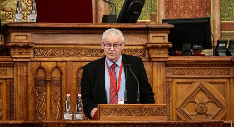 Magyar Péter hadat üzent Polt Péternek és az Alkotmánybíróságnak, de több csavar is van a történetben