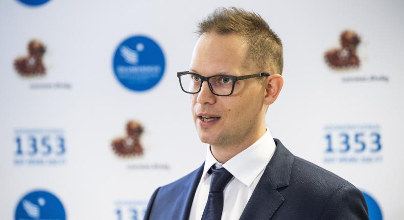 Három és fél évtized után vezetőváltás az ökumenikus segélyszervezetnél