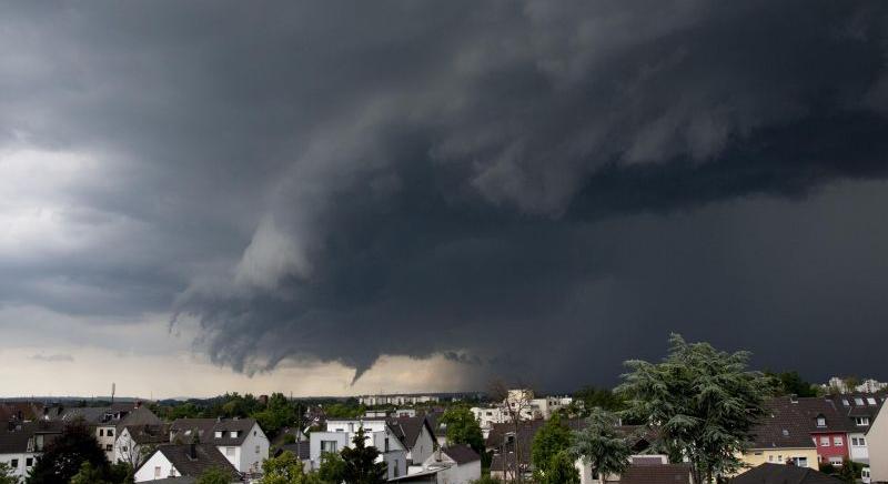 Brutális vihar, 104 kilométeres szél pusztított a Balatonon