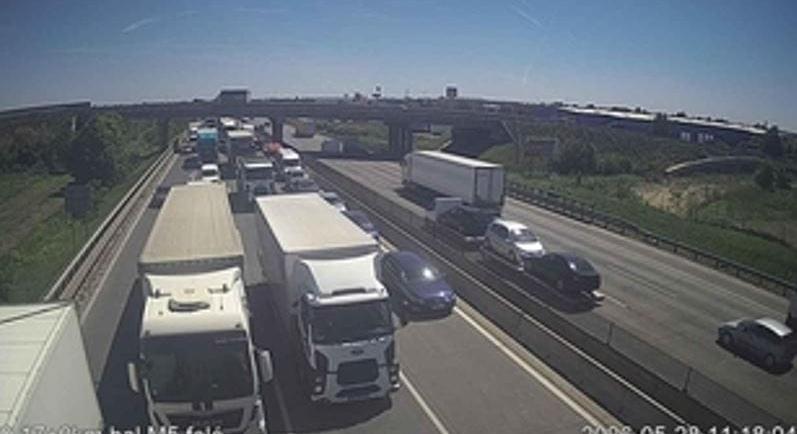 Már 14 kilométeres a dugó az M0-son egy burkolatjavítás miatt