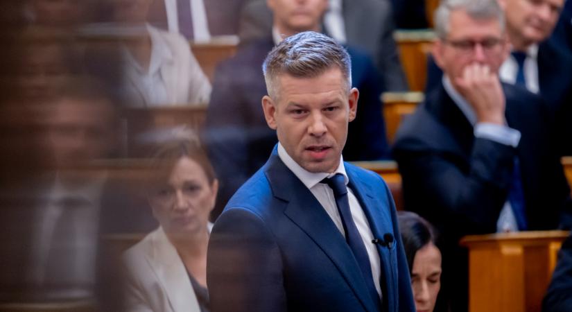 Megjelent a törvényjavaslat, júliustól radikálisan csökkenhet az országgyűlési képviselők fizetése