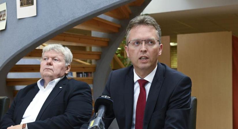 Költségvetési csalás és hűtlen kezelés bűncselekmények gyanúja miatt nyomoznak Hankó Balázs pénzosztogatása kapcsán