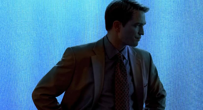 Előzetest kapott Robert Pattinson új thrillerje, a színész most egy hírhedt tévés műsorvezető bőrébe bújik