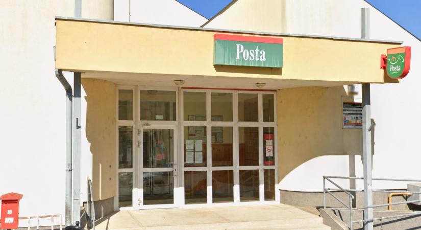 A hajdúhadházi postán adta fel a drogot