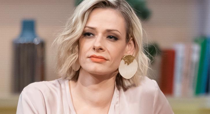 Gyűrűje miatt Peller Mariann eljegyzéséről suttognak, reagált a műsorvezető
