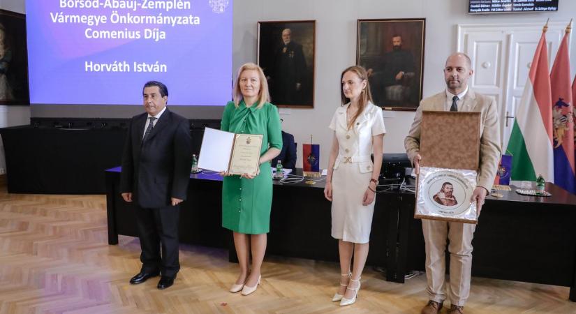 Borsod büszkeségei! Drámai mentések hőse és a jövő generációját nevelő pedagógusok kaptak elismerést Miskolcon