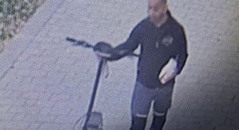 Okosparkban járt a buta tolvaj: elvitte az elektromos rollert, de belenézett a kamerába