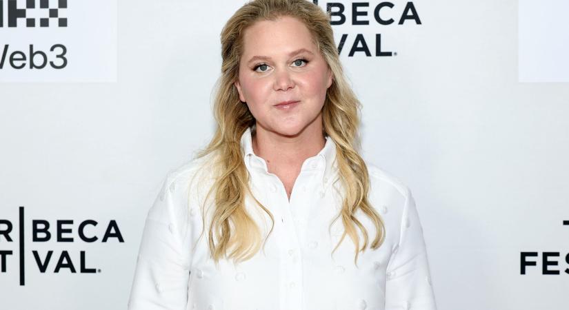 Amy Schumer fürdőruhában mutatta meg, mennyire karcsú lett nagy fogyása után