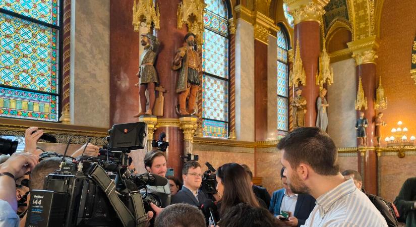 Felmérték a politikusok népszerűségét: nem Magyar Péter nyert