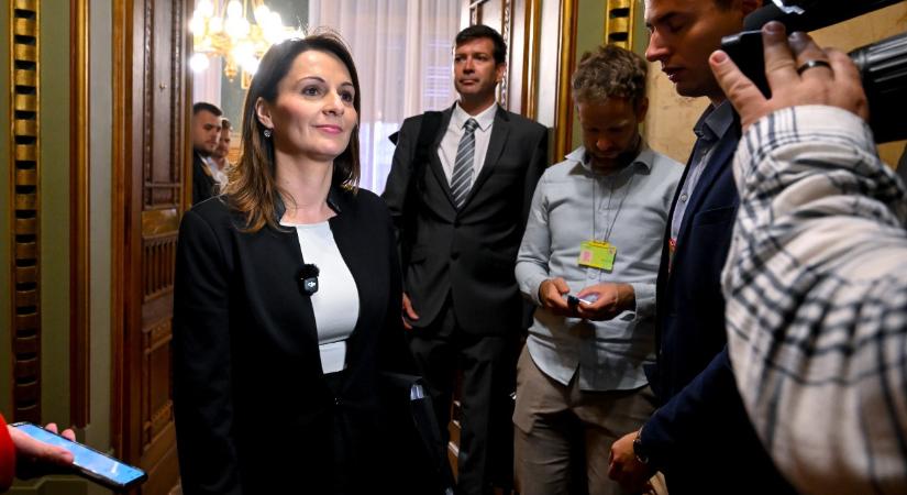 Miniszteri nem a Sára Boton által aláírt végkielégítési szerződésekre