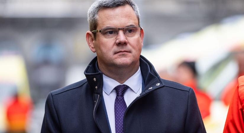 Takács Péter folytatja: Nagy rajongóm a miniszterelnök úr, szerintem a humoromat is csípi
