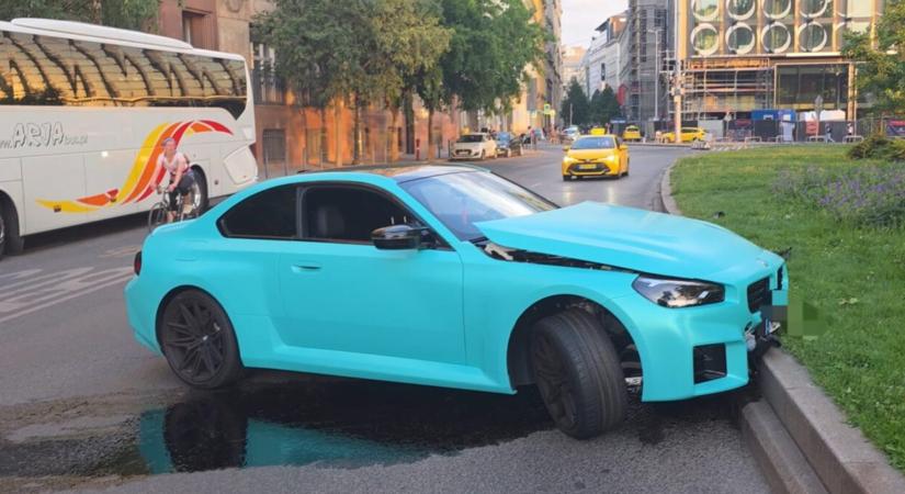 Sikerült lezúzni egy BMW M2-est a pesti pojácakanyarban