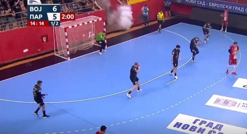 Mindenki összerezzent a petárdától, botrányba fulladt a szerb kézilabda-bajnokság döntője