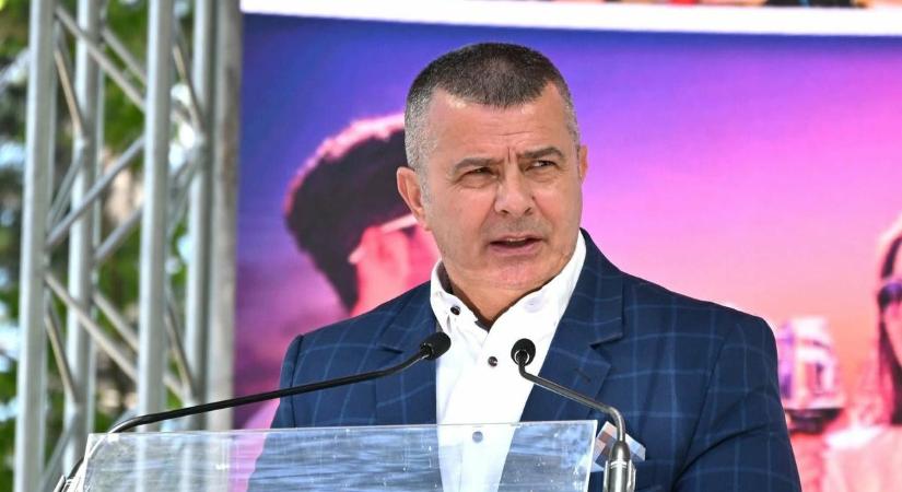 Siófok polgármestere sem kímélte a kormányt a bércsökkentési tervek miatt