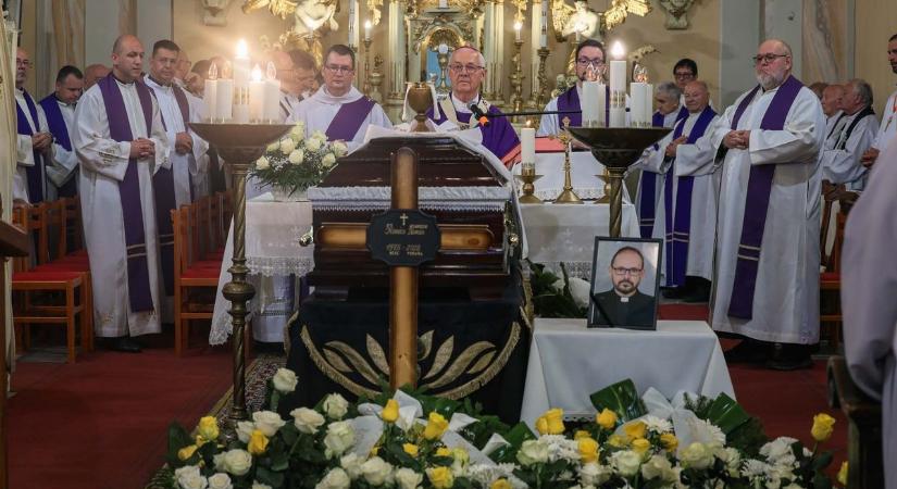 Megrendülten búcsúztak a tragikus hirtelenséggel elhunyt Tamás atyától - fotókkal