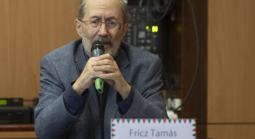 Hosszú kések: a Magyar Nemzet hirtelen kirúgta Fricz Tamást, a CÖF szóvivőjét