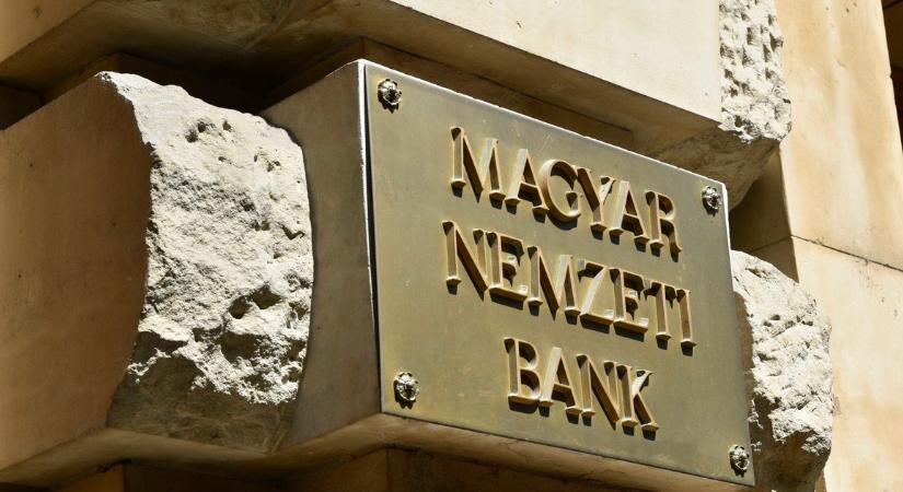 Most érkezett: több helyszínen is megjelentek a főügyészség nyomozói az MNB-ügyben