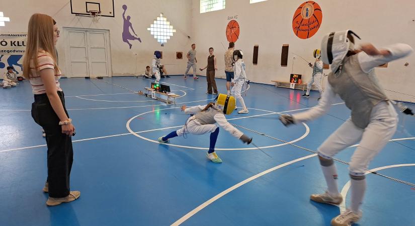 Nagy Dávid első lett, Hegedűs Blanka a harmadik a szegedi tőrversenyen