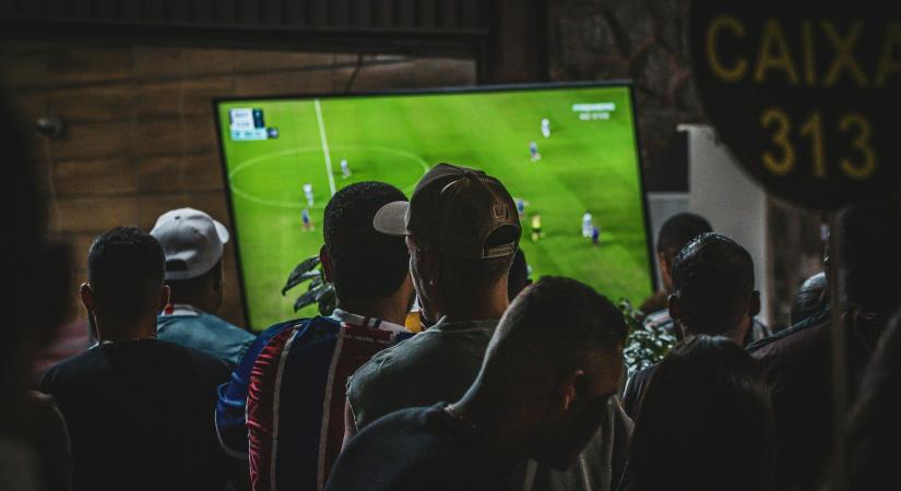 A futball-vb előtt kelendőbbek a nagyobb tudású tévék az eMAG-on