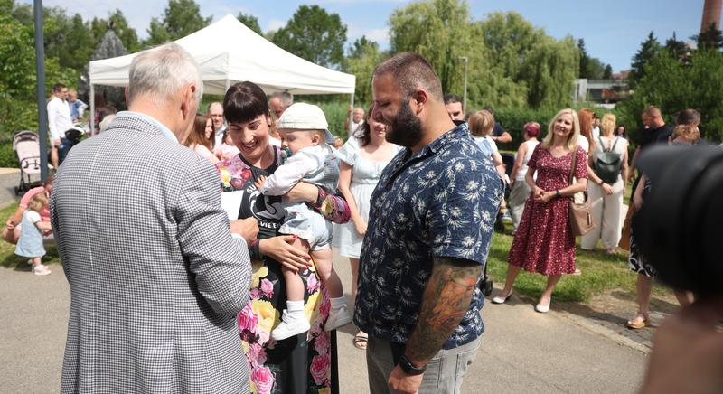 Jubileumi ünnepség a kaposvári Életfáknál